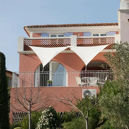Les Colombelles No. 13 * Saint-Peïre-sur-Mer